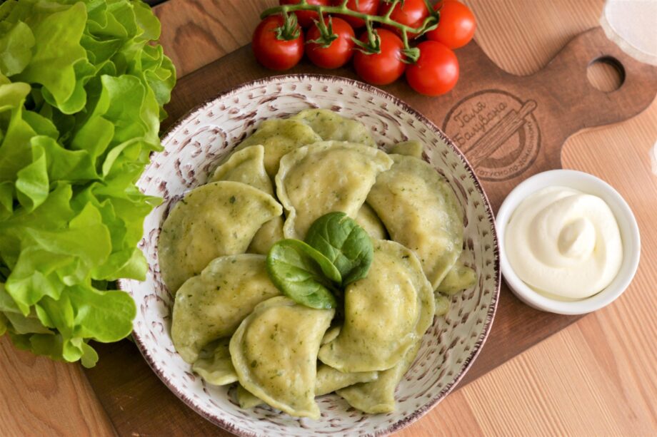 Vareniki with spinach and salty cheese