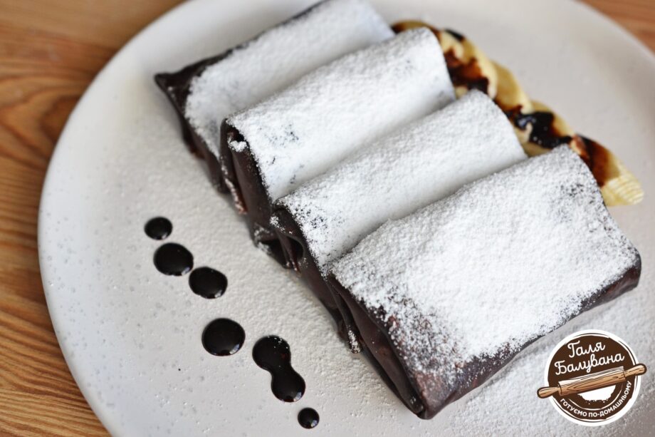 Chocolate pancakes with banana and cheese