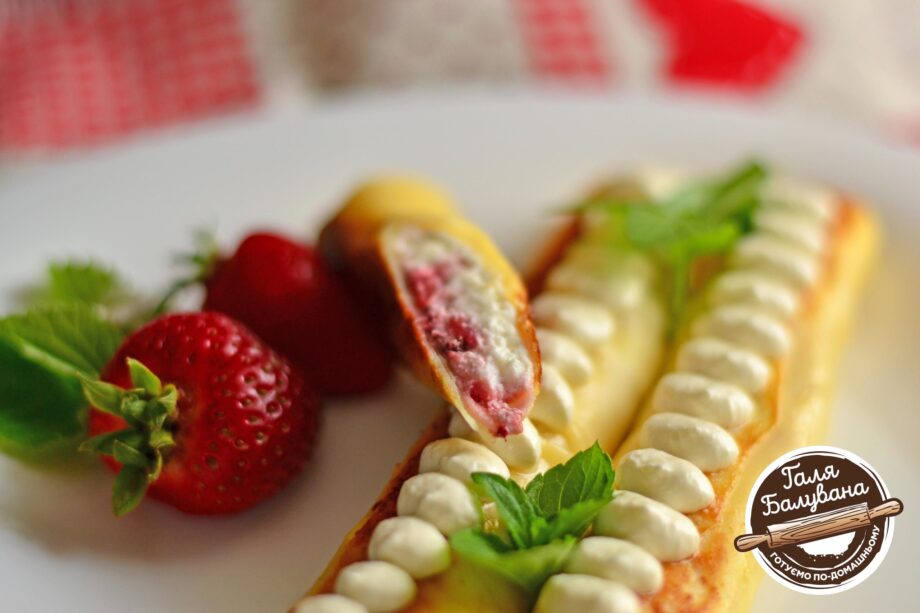 Pancakes with strawberries and cheese (5pc)