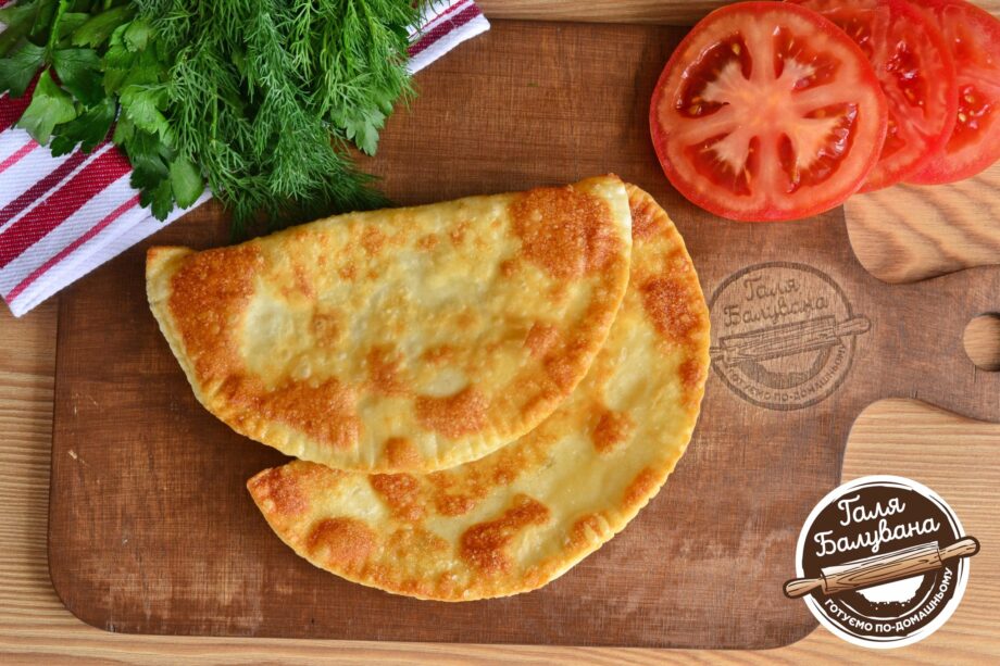 Chebureks with meat, cheese, tomatoes 2pc