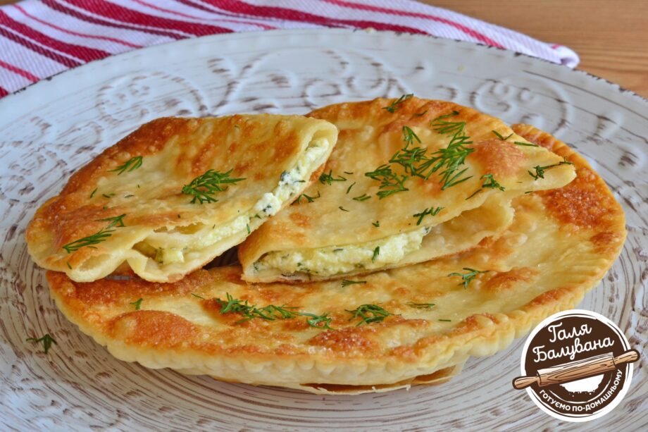 Chebureks with cheese, herbs and tomato 230gr