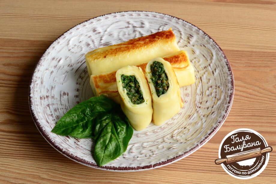 Pancakes with salmon and spinach