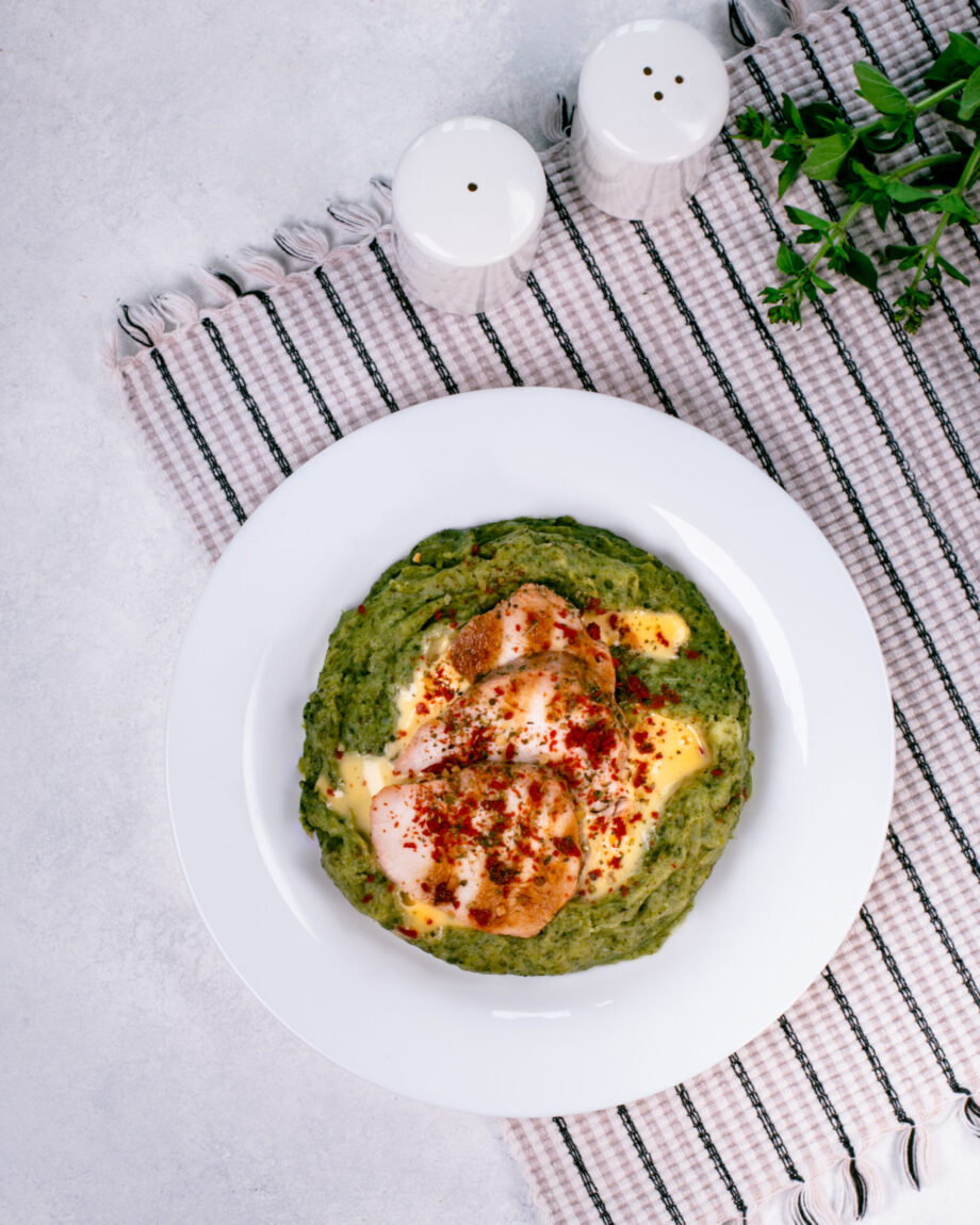 Turkey fillet with mashed potatoes and spinach