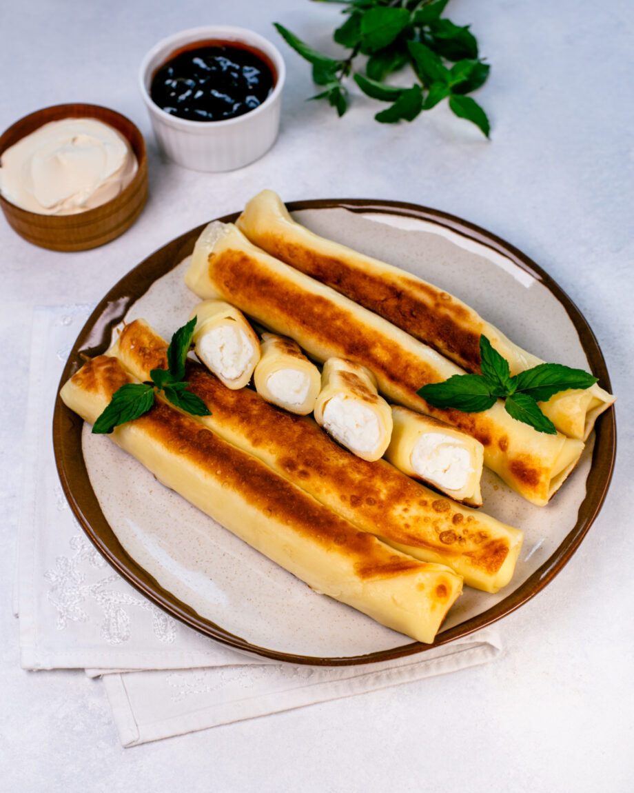 Pancakes with sweet cheese