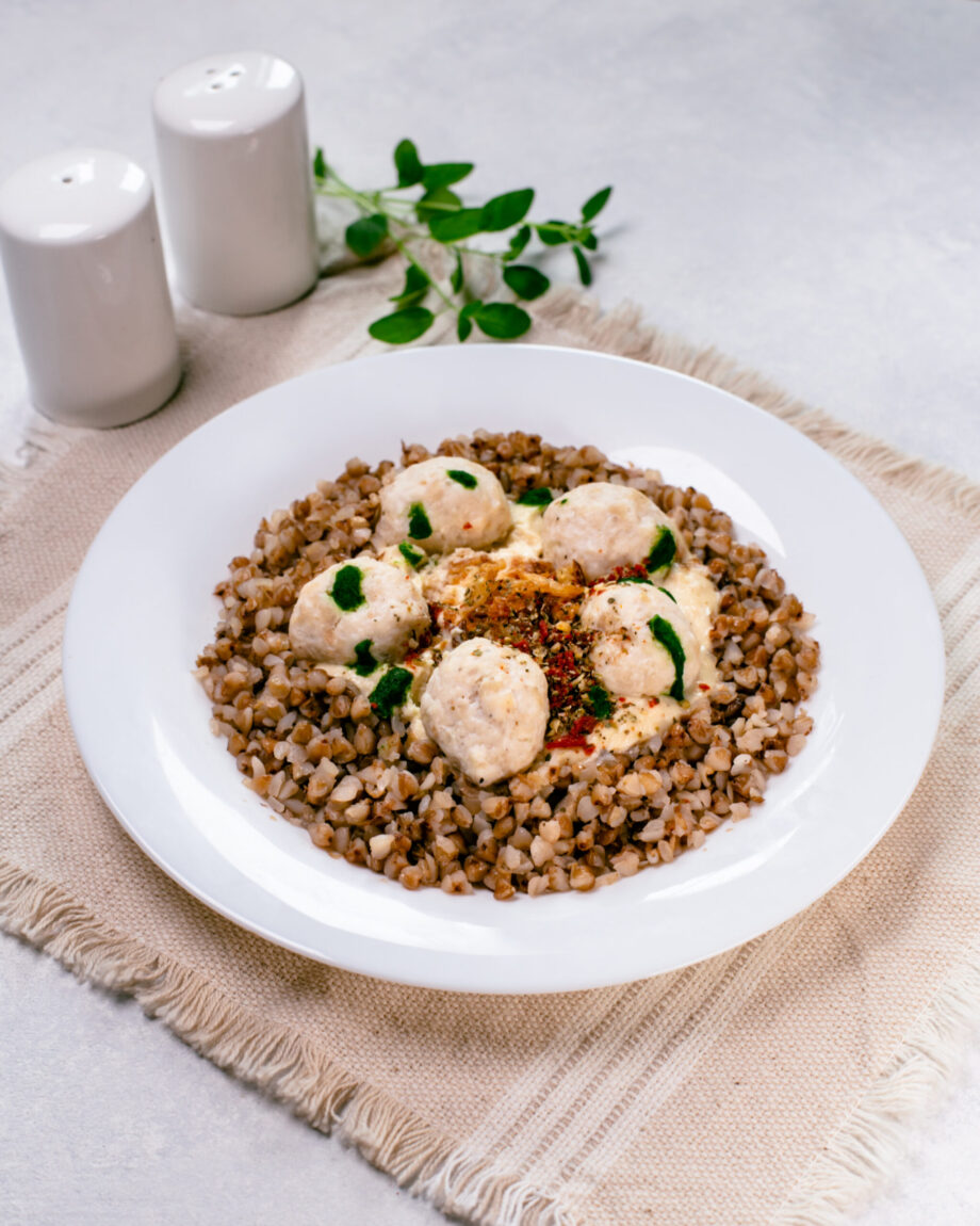 Chicken boli with buckwheat and onion sauce