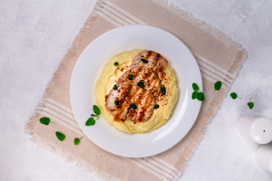 Chicken fillet with mashed potatoes and cheese sauce