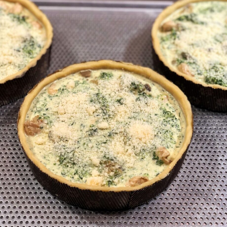 Quiche with chicken and mushrooms